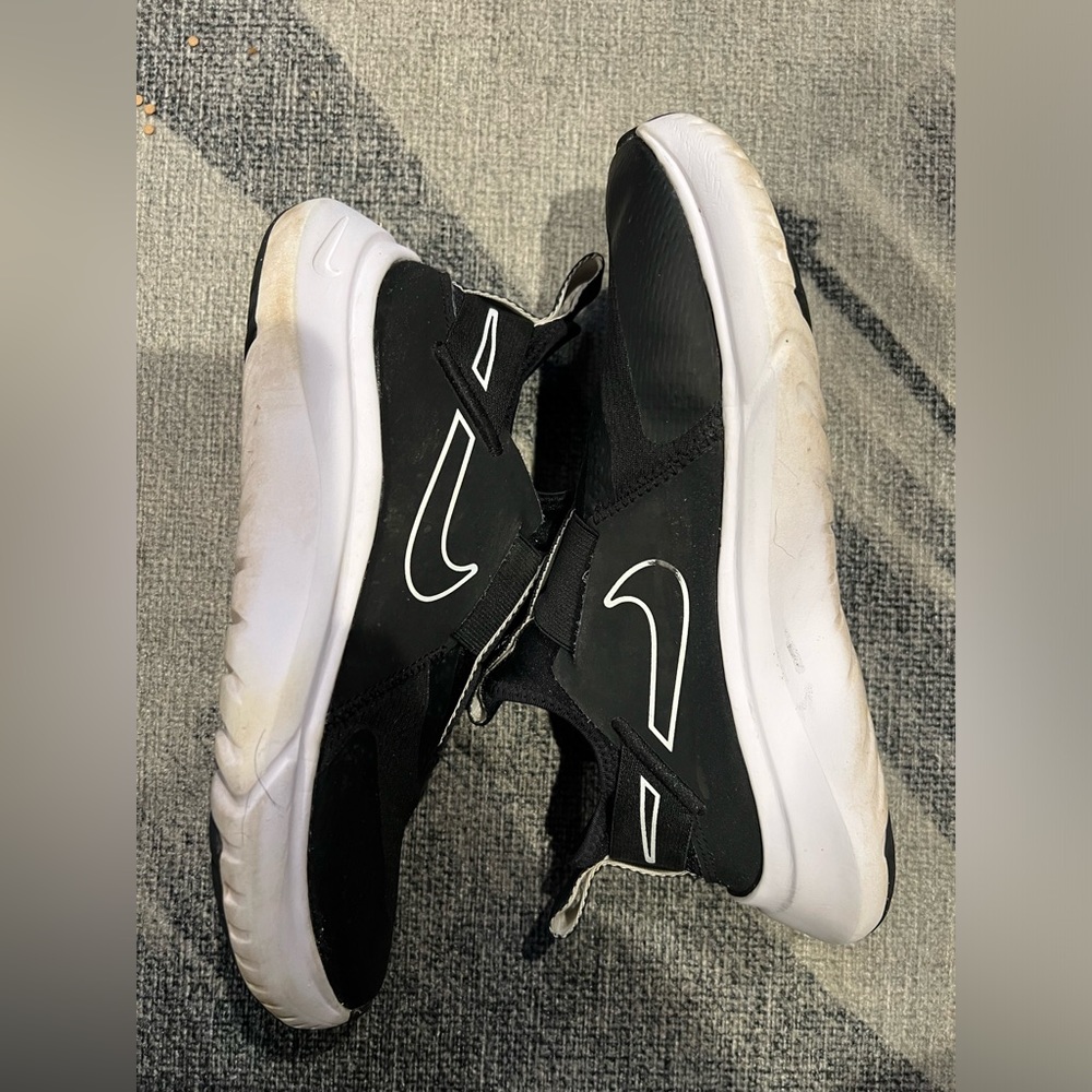 Kids Nikes - Picture 3 of 5